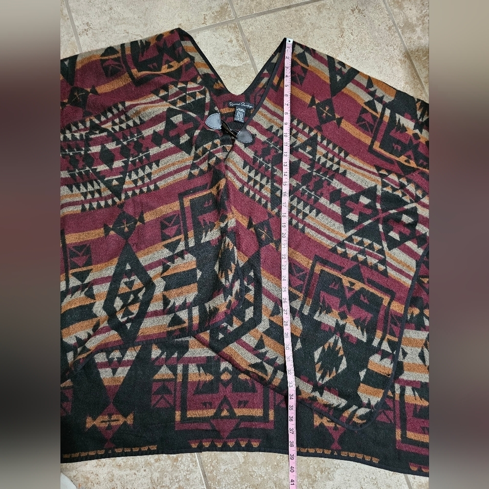 French Laundry Women OS Poncho Burgundy Tan Knit Aztec Wrap Toggle Boho Timeless - Picture 6 of 6